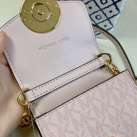 Michael Kors Carmen Phone Crossbody Bag in blush pink - Picture 6 of 7